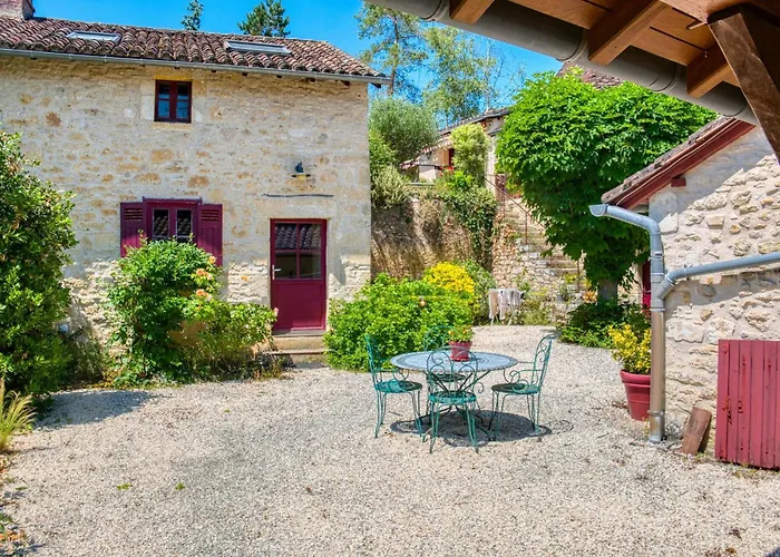Charmante Maison Avec Piscine Casa de Férias *